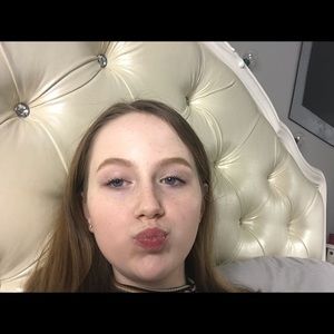 Meet your Posher, Adrena